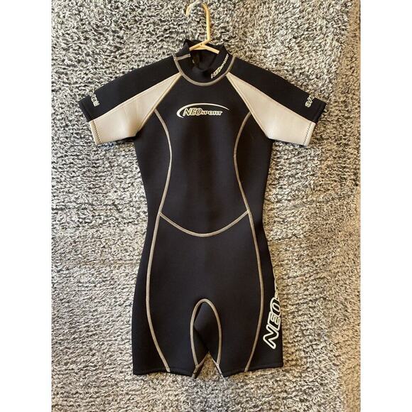 Neosport Other - NEOSPORT Shorty Wetsuit SZ 4 Dive Wear 2.5mm kids Black & White Back Zip Scuba